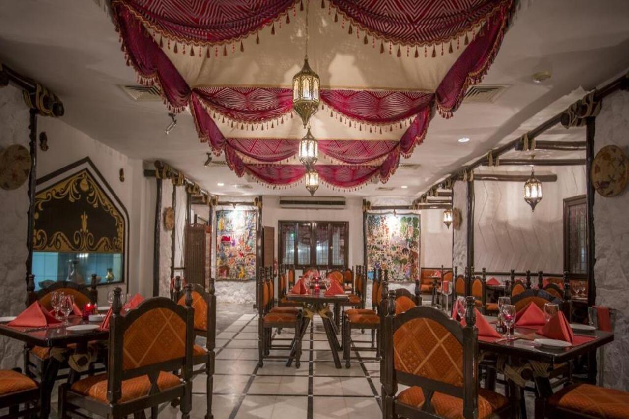 Danat Al Ain Resort Eksteriør bilde The interior of the restaurant