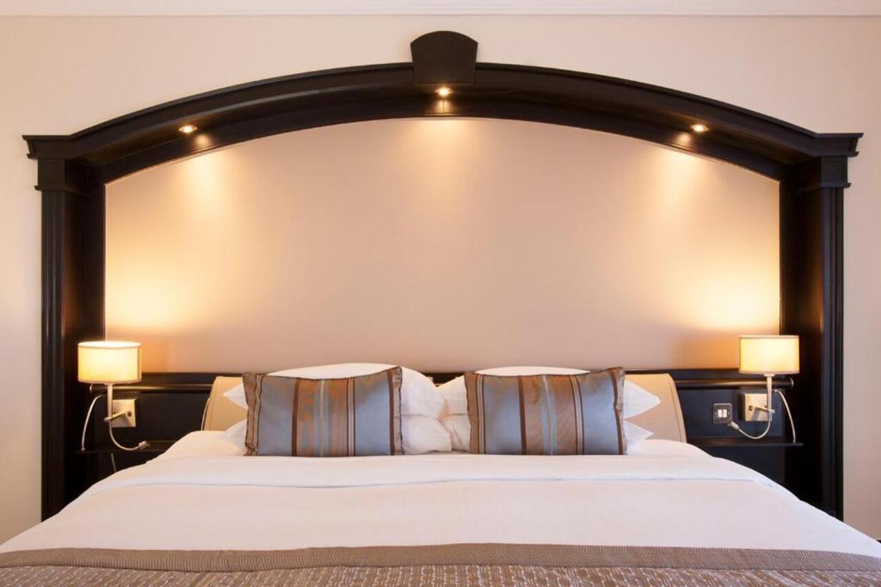 Danat Al Ain Resort Eksteriør bilde A bedroom at the hotel