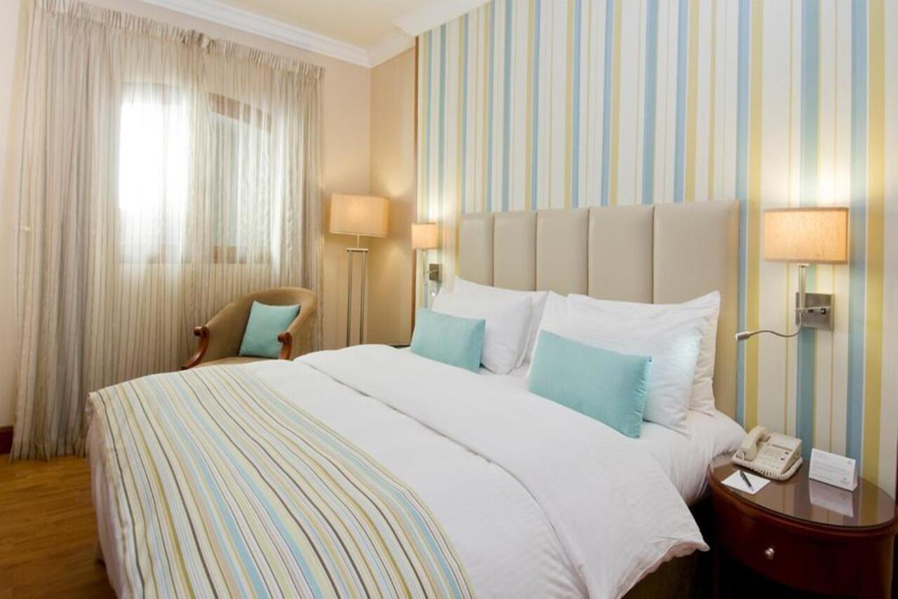 Danat Al Ain Resort Eksteriør bilde A bedroom