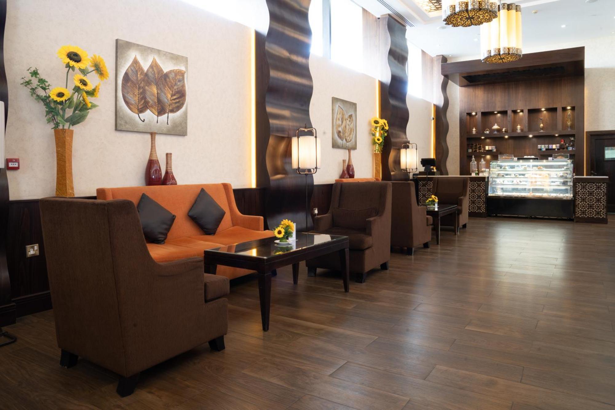 Danat Al Ain Resort Eksteriør bilde The lobby of the hotel