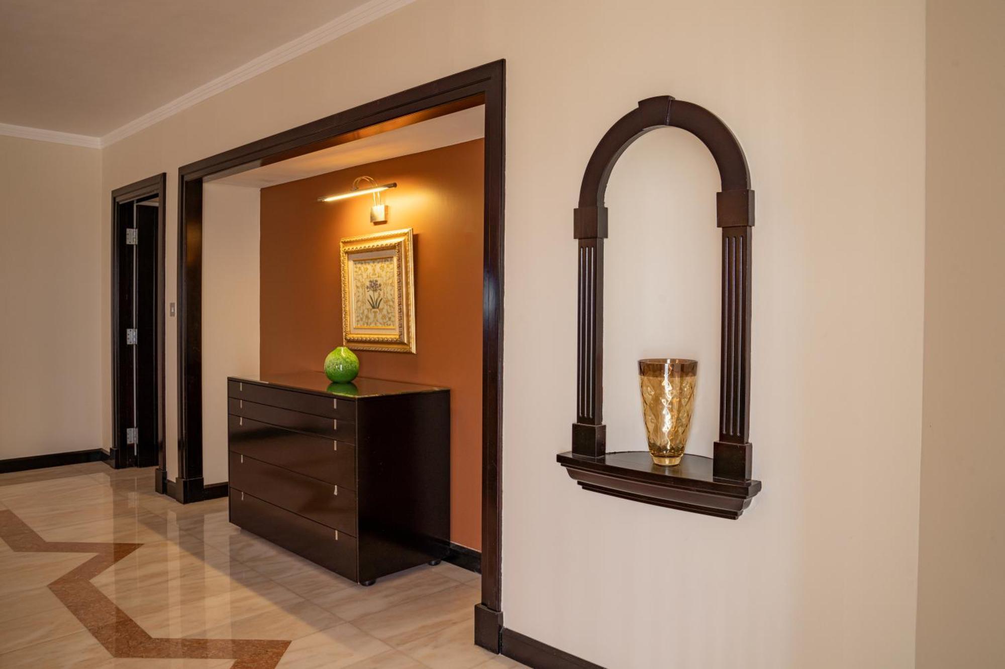 Danat Al Ain Resort Eksteriør bilde A wall niche