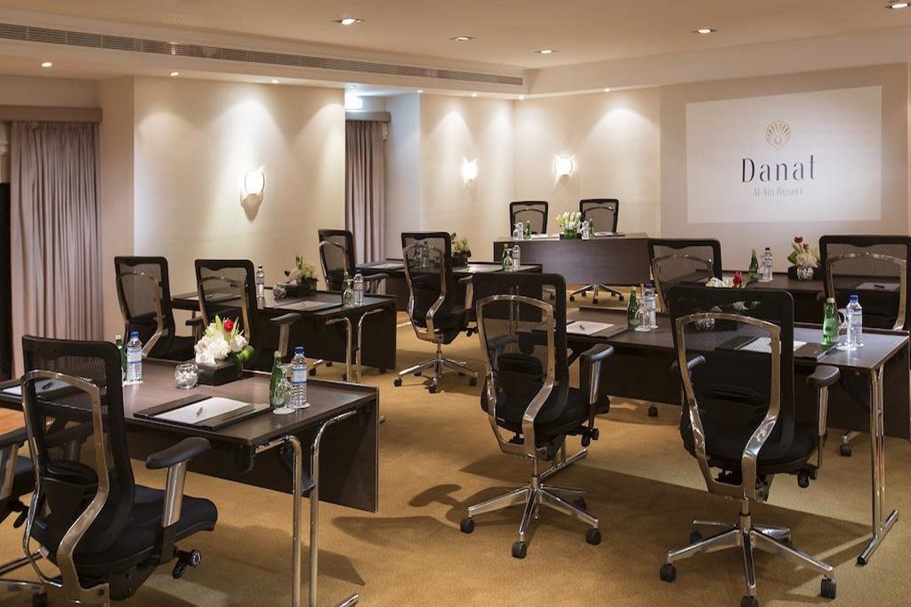 Danat Al Ain Resort Eksteriør bilde Meeting room at the hotel