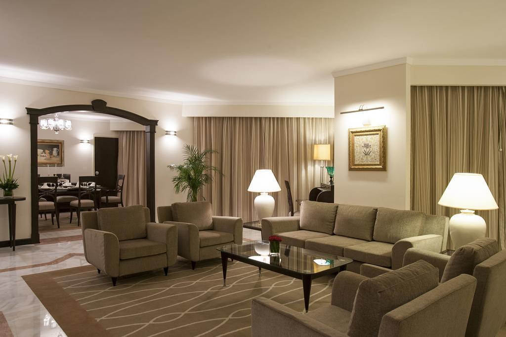 Danat Al Ain Resort Eksteriør bilde A living room