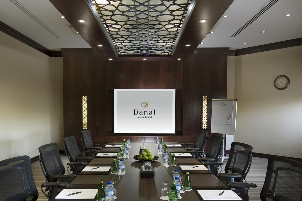 Danat Al Ain Resort Eksteriør bilde Meeting room
