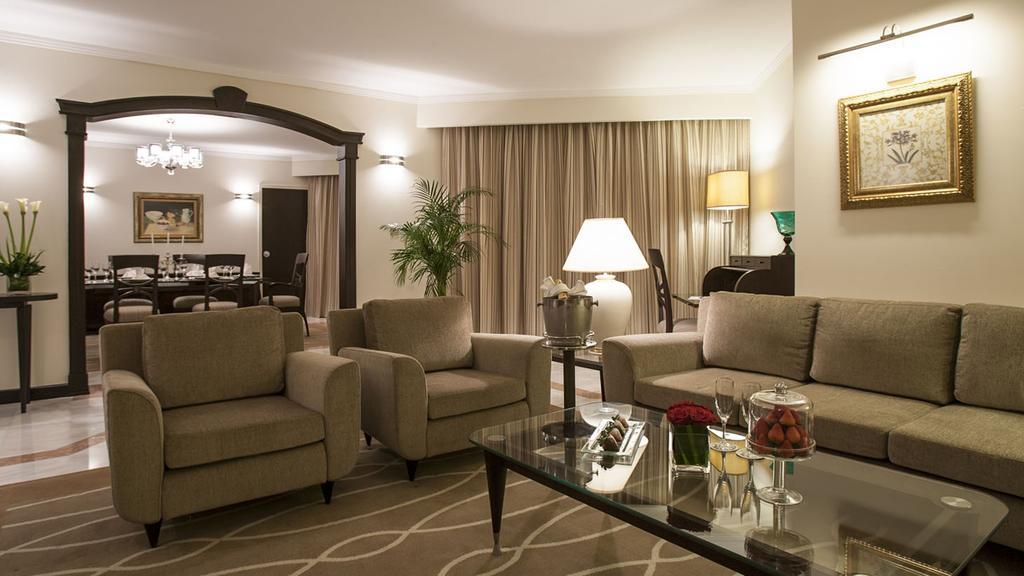 Danat Al Ain Resort Eksteriør bilde A living room in a suite at the Taj Mahal Palace, Mumbai